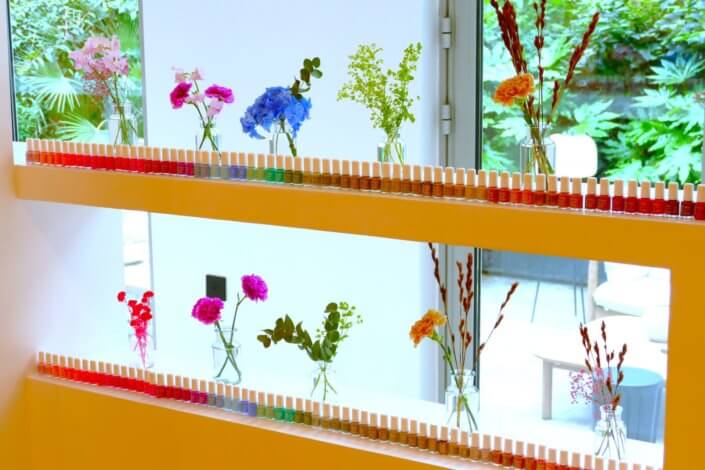 evenement influenceuses vitry avec studio candy table feurie et colorée, sablés décorés sur mesure