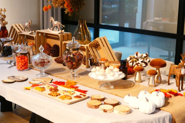 Candy Bar automne pour SVR avec bonbons, confiseries, sablés décorés automne et décoration sur mesure