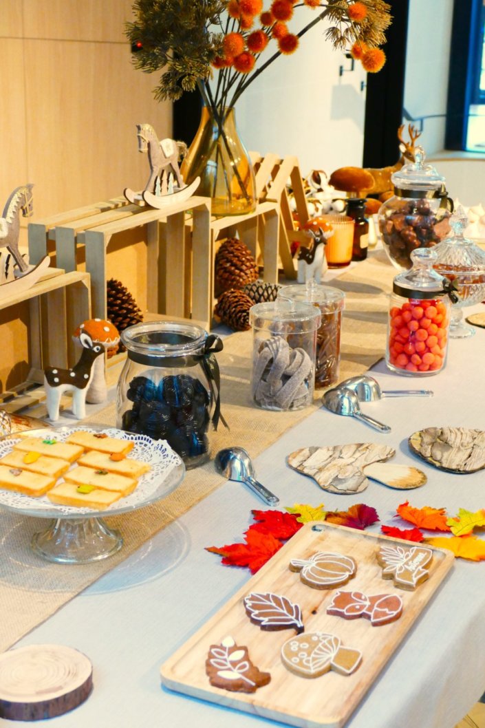 Candy Bar automne pour SVR avec bonbons, confiseries, sablés décorés automne et décoration sur mesure