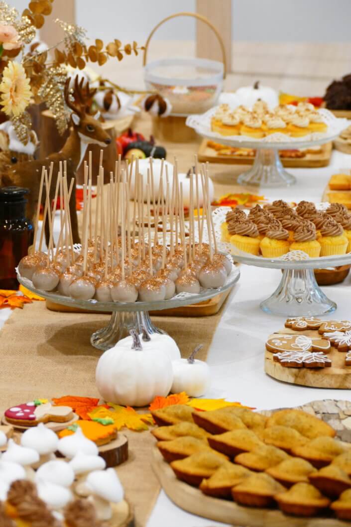 gouter d'automne par studio candy pour l'Oréal au centre de recherche Rio, avec une décoration automnale, des pâtisseries sur mesure, des bonbons